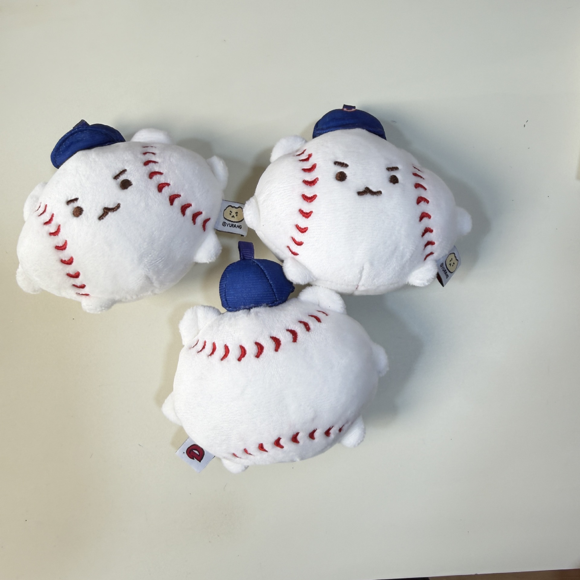 Llavero de peluche de béisbol  - Gaming Console Keychain reseña y precio